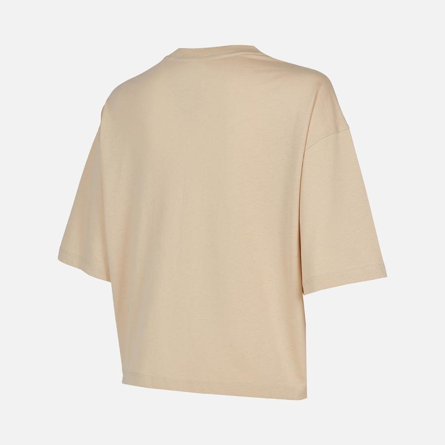  New Balance Sportswear WNT1349 Cropped Short-Sleeve Kadın Tişört