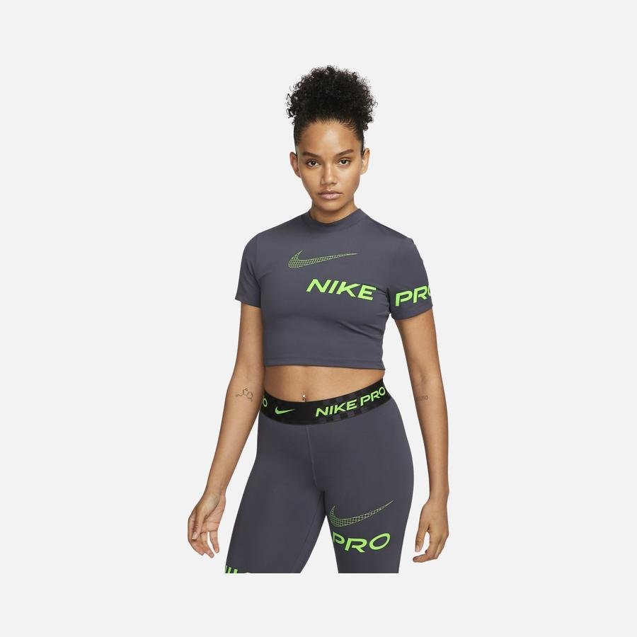 Nike Pro Dri-Fit Cropped Graphic Training Short-Sleeve Kadın Tişört