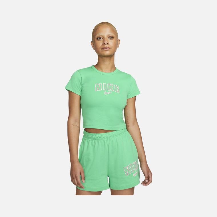 Nike Sportswear Graphic Short-Sleeve Kadın Tişört