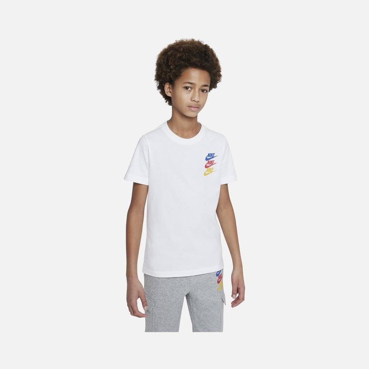 Nike Sportswear Swoosh Logo Short-Sleeve (Boy's) Çocuk Tişört