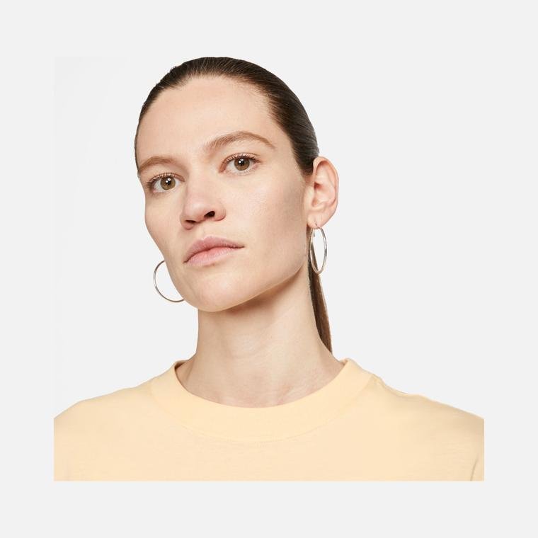 Nike Sportswear Gel-Midi Swoosh Graphic Boyfriend Short-Sleeve Kadın Tişört