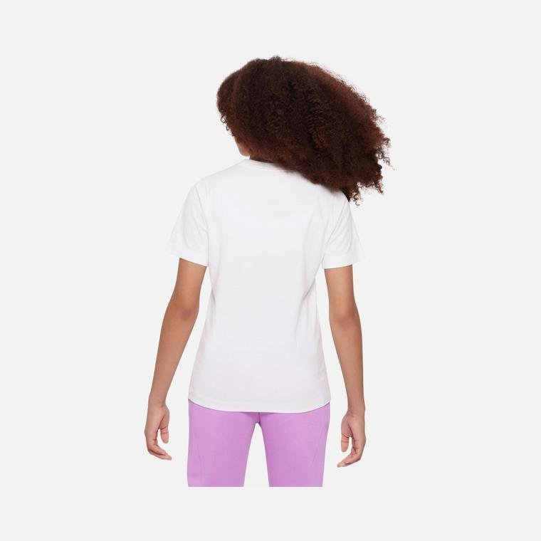 Nike Sportswear Seasonal Futura Boxy Graphic Short-Sleeve (Girls') Çocuk Tişört