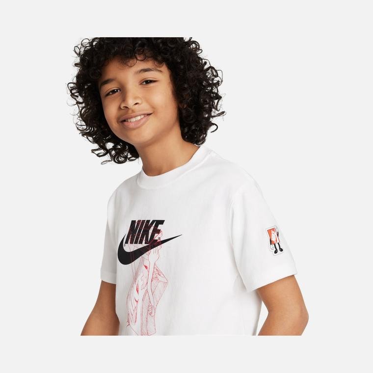 Nike Sportswear Boxy Graphic 1 Short-Sleeve (Boys') Çocuk Tişört