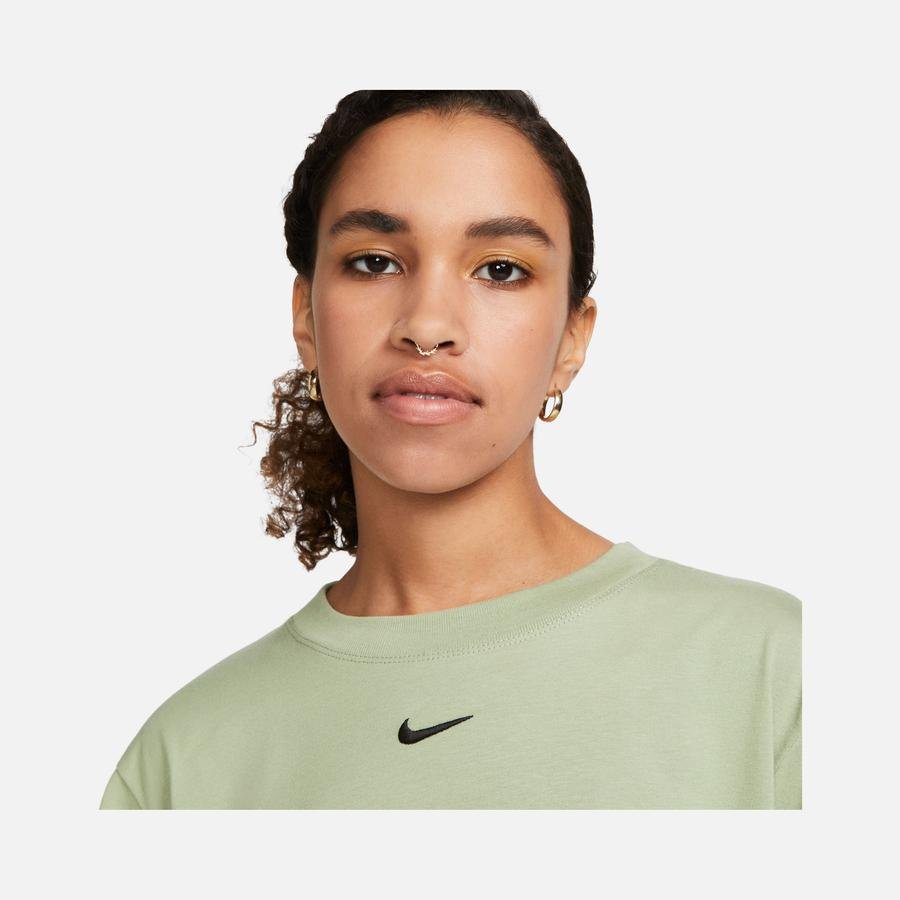  Nike Sportswear Essential Loose Fit Short-Sleeve Kadın Tişört
