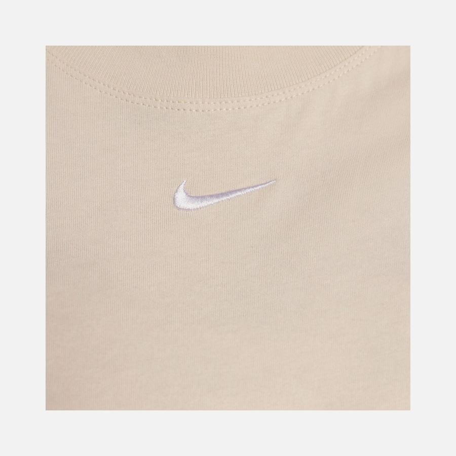  Nike Sportswear Essential Relaxed Fit Short-Sleeve (Plus Size) Kadın Tişört