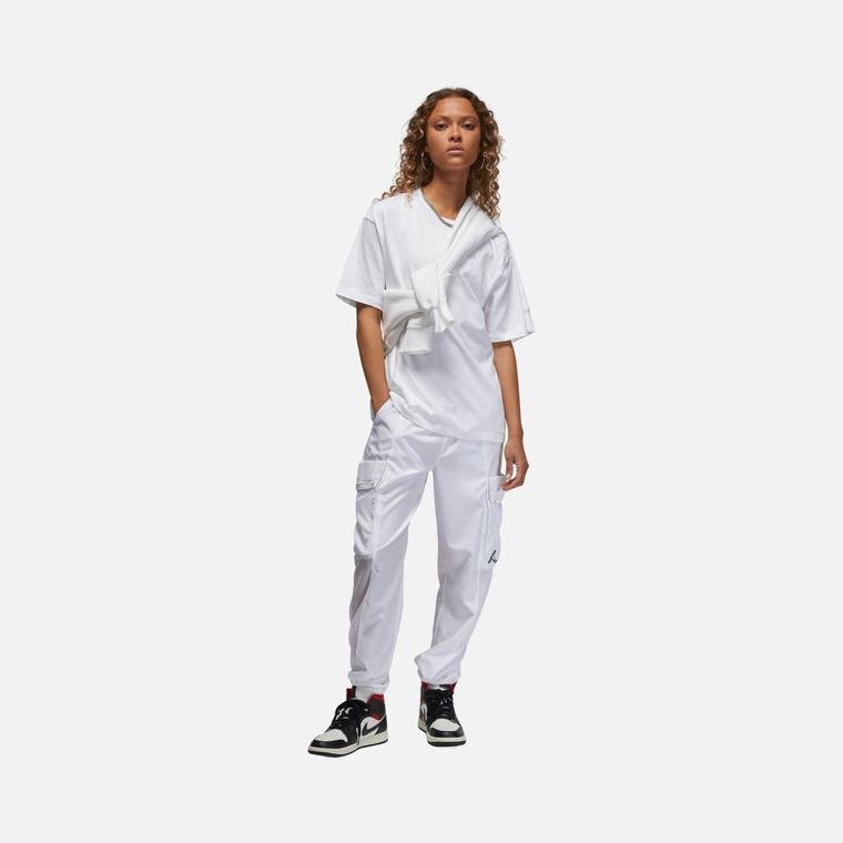 Nike Jordan Essentials Graphic Core 23 Relaxed Fit Short-Sleeve Kadın Tişört