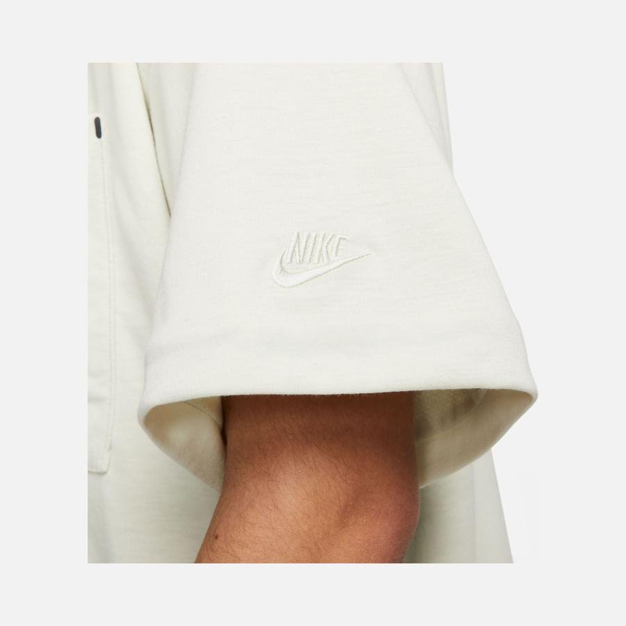  Nike Dri-Fit Sportswear Tech Pack Short-Sleeve Erkek Tşört