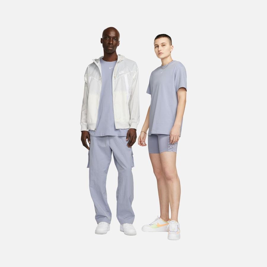  Nike Sportswear Essentials Short-Sleeve Kadın Tişört