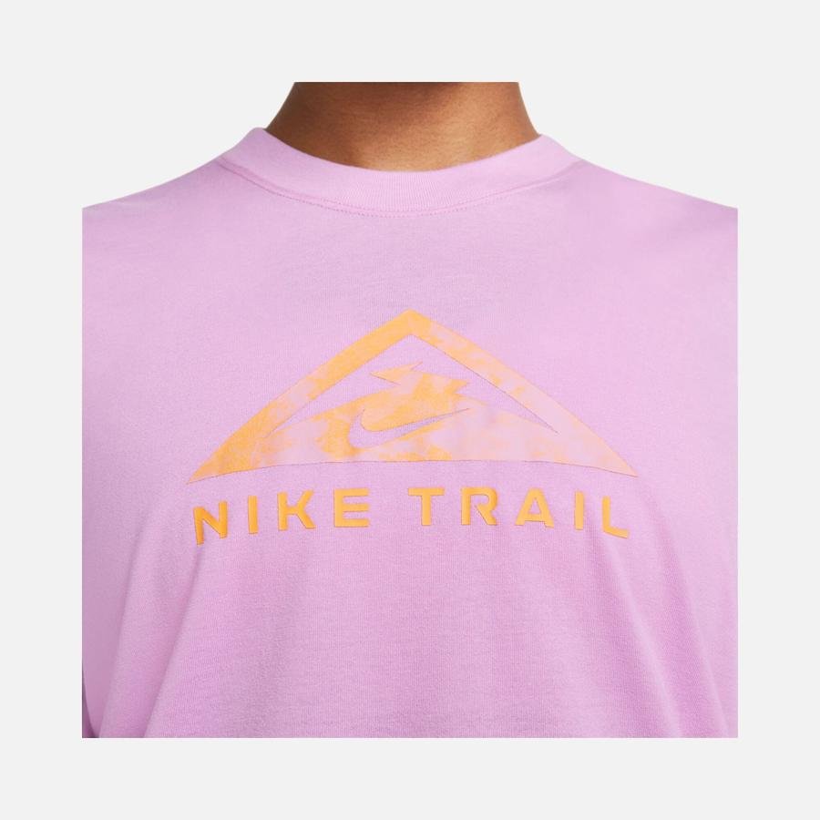  Nike Dri-Fit Trail Short-Sleeve Kadın Tişört