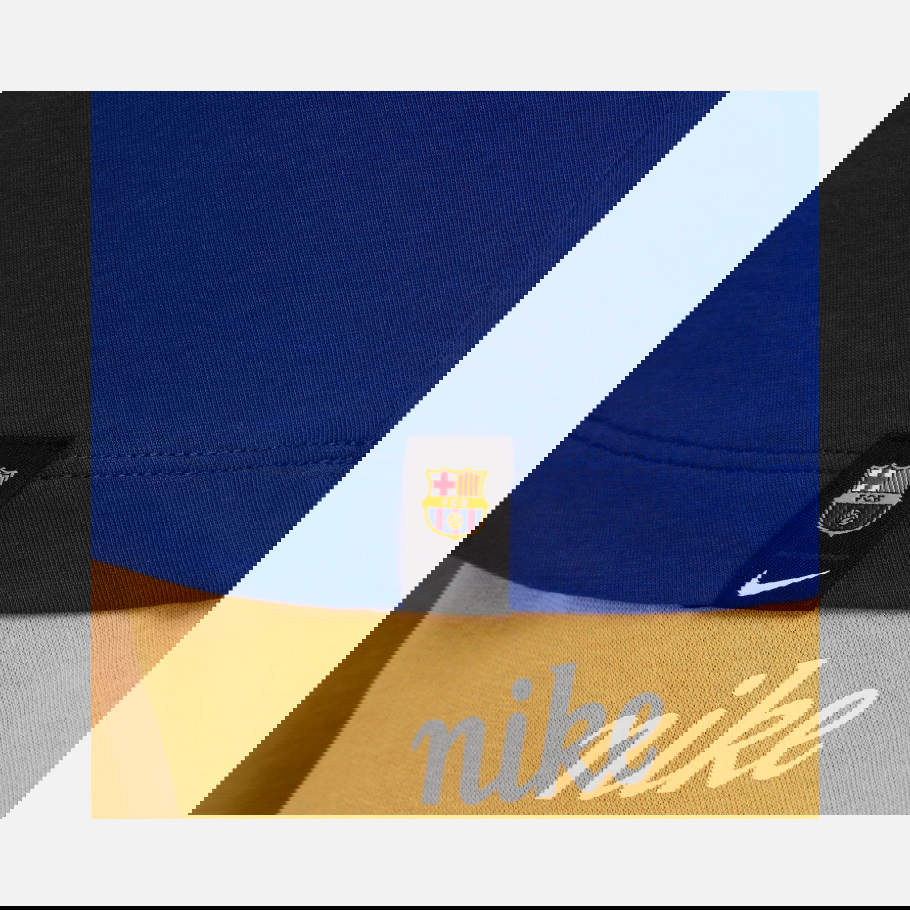  Nike FC Barcelona Seasonal Futura Graphic Short-Sleeve Çocuk Tişört