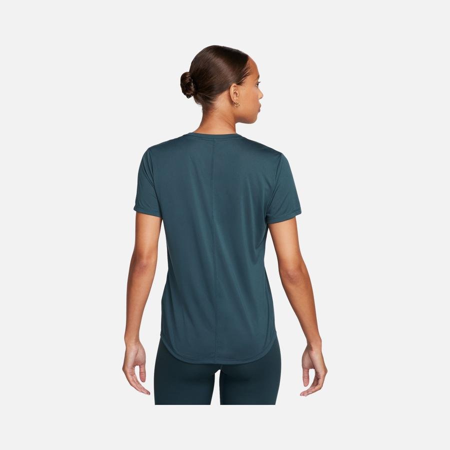  Nike Dri-Fit One Standard-Fit Short Sleeve Kadın Tişört