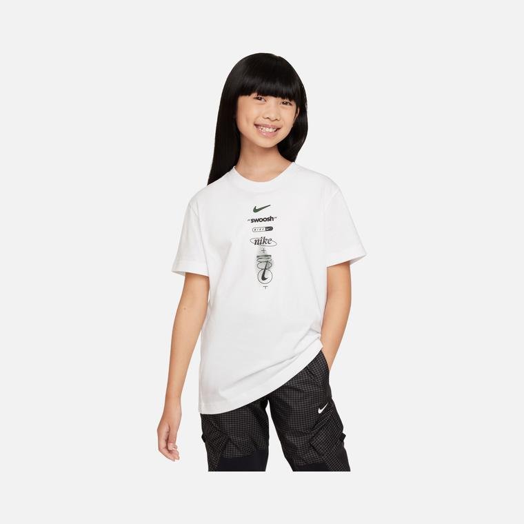 Nike Sportswear Swoosh Graphic Boyfriend Short-Sleeve (Girls') Çocuk Tişört
