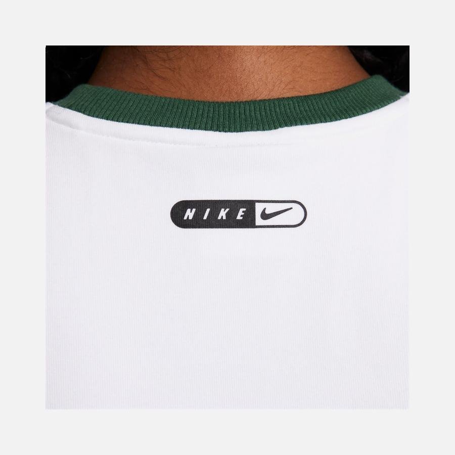  Nike Sportswear Swoosh Graphic Cropped Short-Sleeve Kadın Tişört