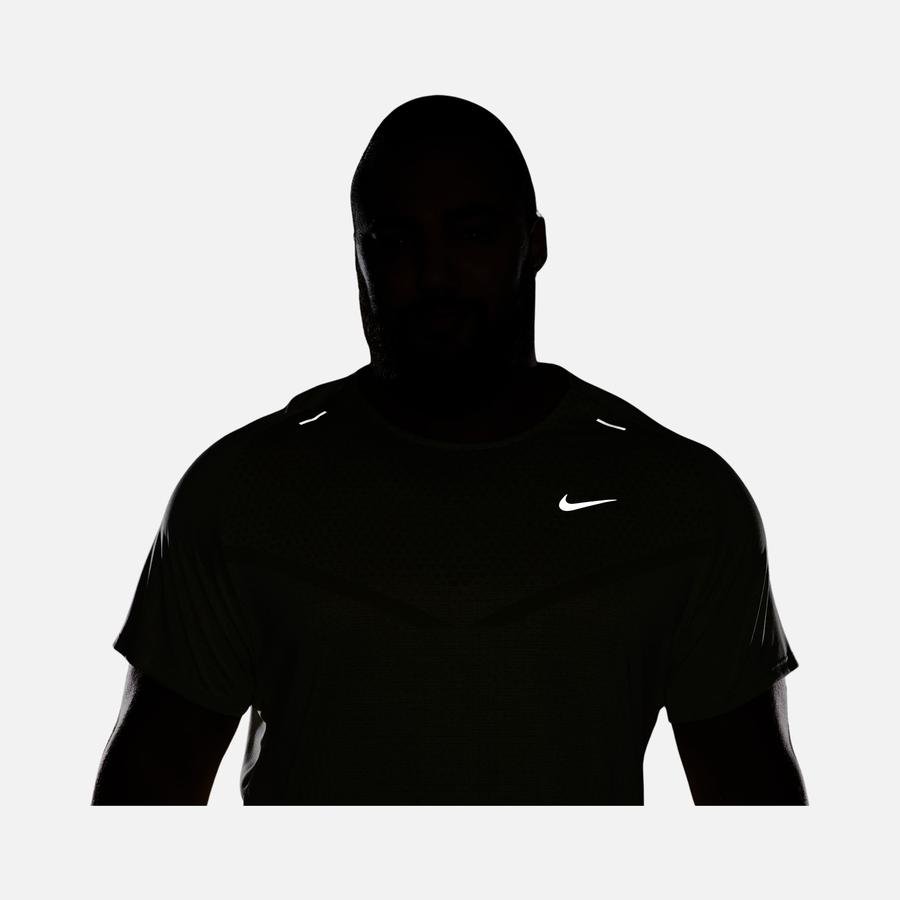  Nike Dri-Fit ADV TechKnit Ultra Running Short-Sleeve Erkek Tişört