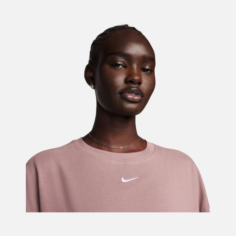 Nike Sportswear Essential Oversized Short-Sleeve Kadın Tişört