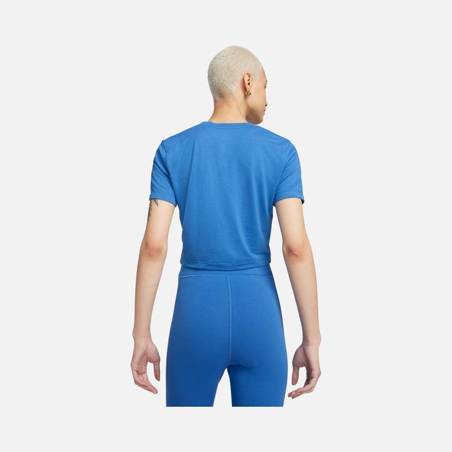  Nike Sportswear Essential Slim-Fit Cropped Short-Sleeve Kadın Tişört