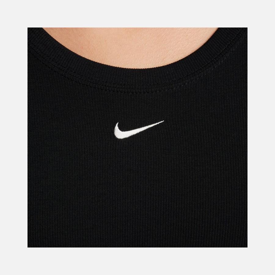  Nike Sportswear Chill Knit Tight Scoop-Back Mini-Rib Short-Sleeve Kadın Tişört