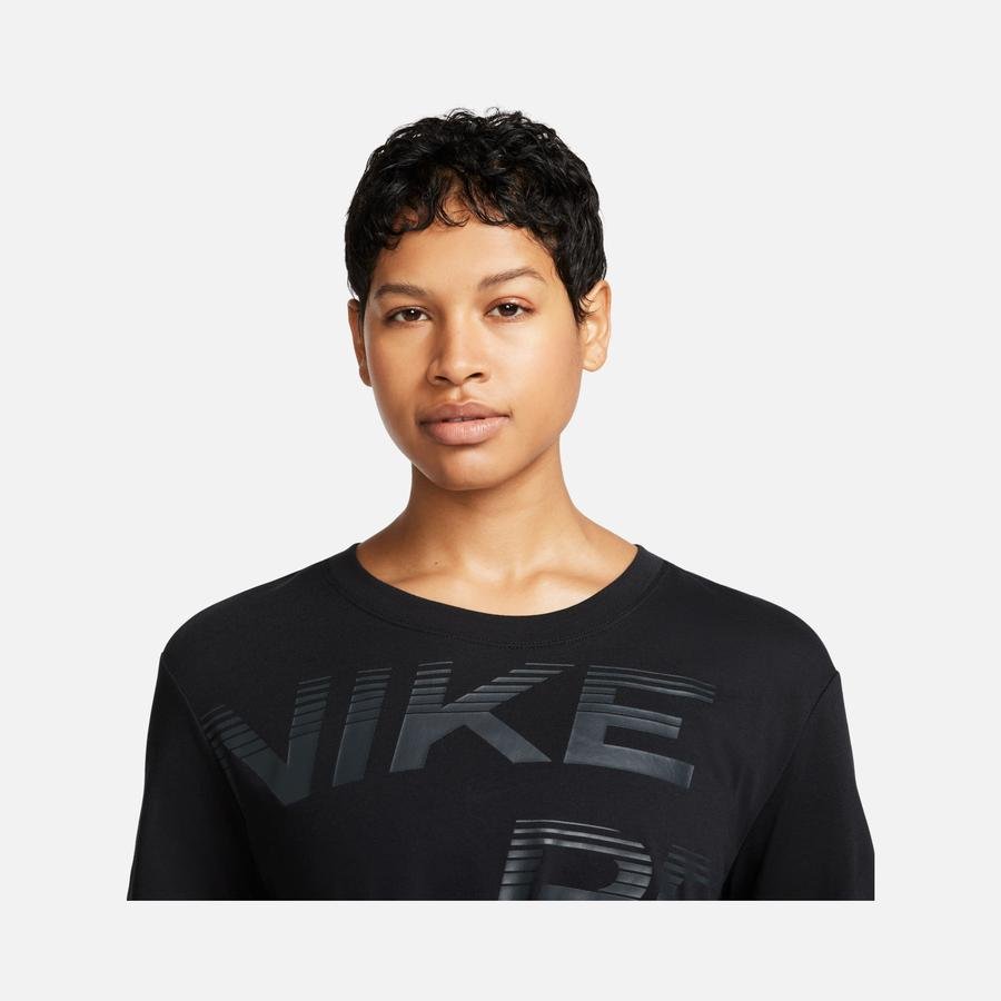  Nike Pro Dri-Fit Graphics Cropped Training Short-Sleeve Kadın Tişört