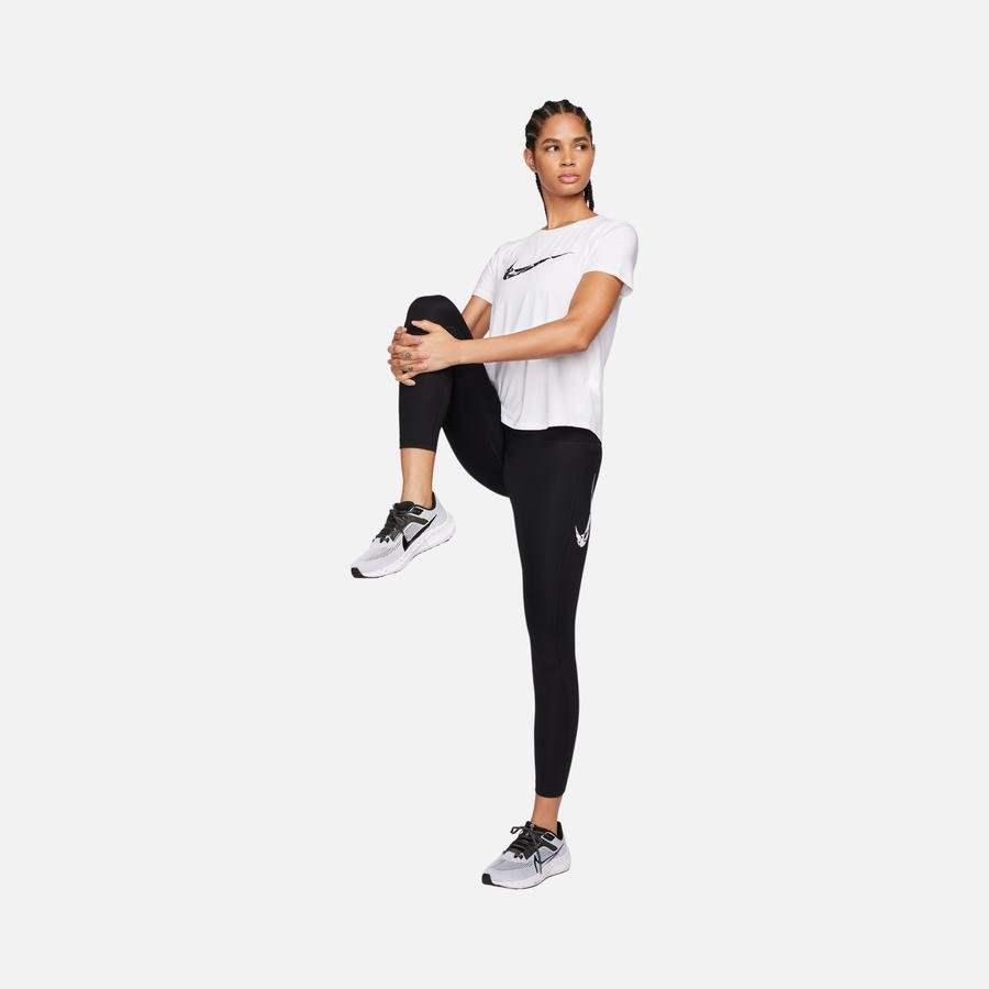  Nike One Dri-Fit Printed Swoosh Logo Running Short-Sleeve Kadın Tişört
