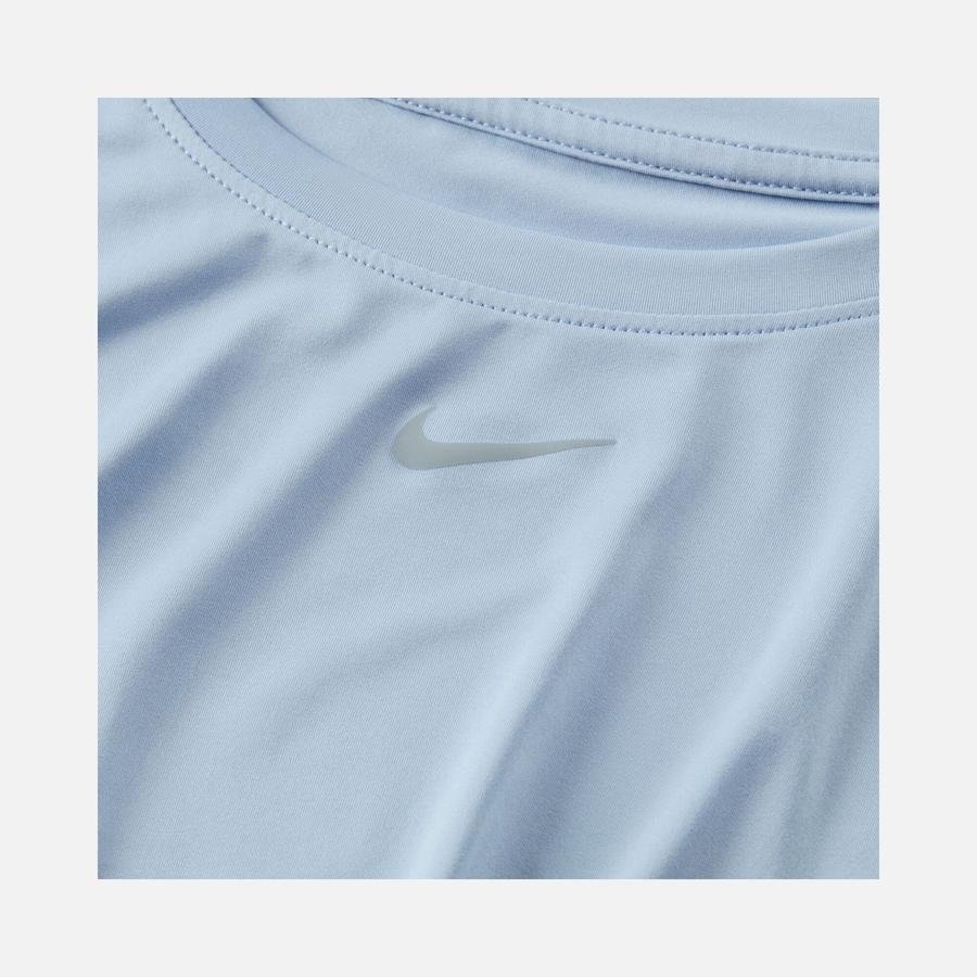  Nike One Classic Dri-Fit Short-Sleeve Training Kadın Tişört