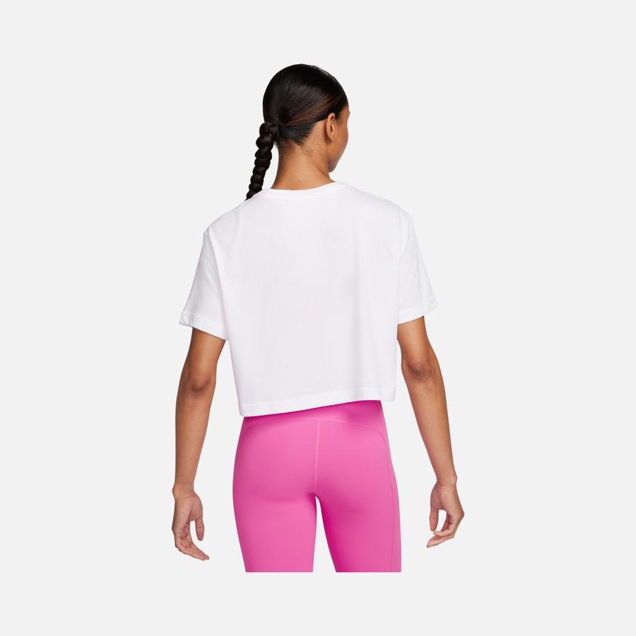  Nike Pro Dri-Fit Graphics Cropped Training Short-Sleeve Kadın Tişört