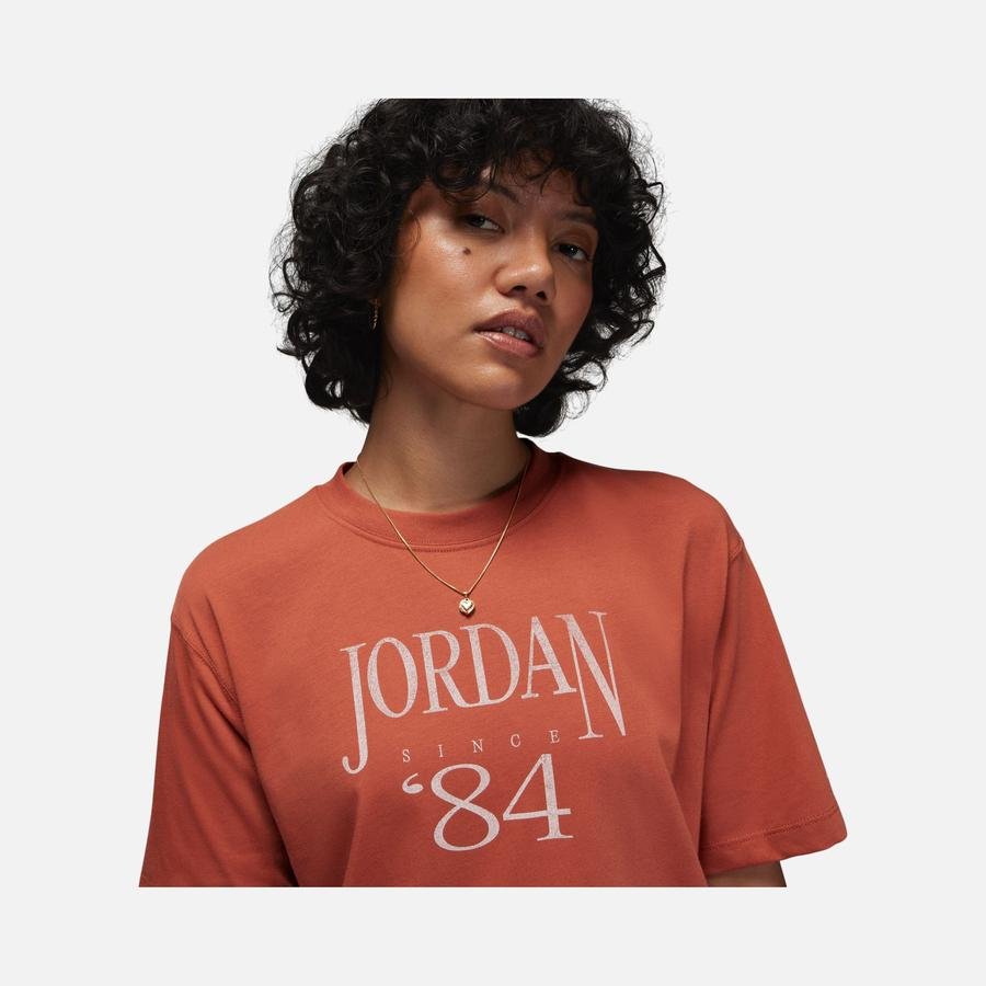  Nike Jordan Flight Heritage '84 Graphic Short-Sleeve Kadın Tişört