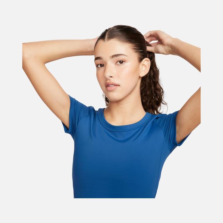 Nike One Fitted Dri-Fit Cropped Training Short-Sleeve Kadın Tişört