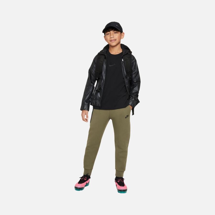  Nike Sportswear Premium Essentials Embroidered Future Short-Sleeve Çocuk Tişört