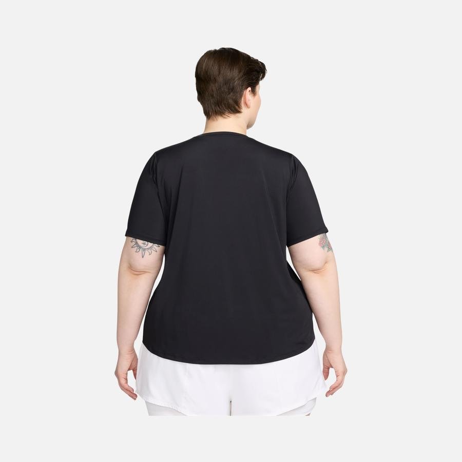  Nike One Classic Dri-Fit Short-Sleeve Training (Plus Size) Kadın Tişört