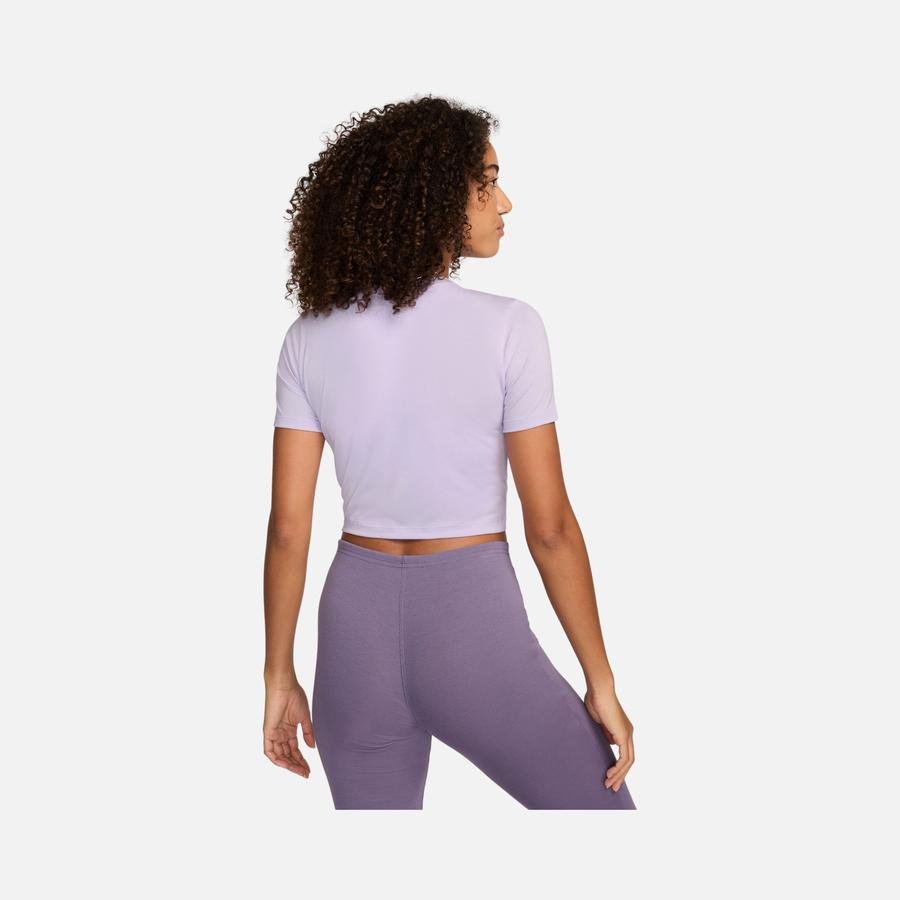  Nike Sportswear Essential Slim-Fit Cropped Short-Sleeve Kadın Tişört
