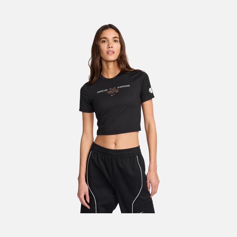 Nike Sportswear ''Dance Like Is Whatching'' Cropped Short-Sleeve Kadın Tişört