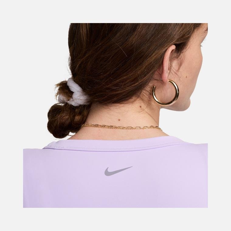 Nike One Fitted Dri-Fit Cropped Training Short-Sleeve Kadın Tişört