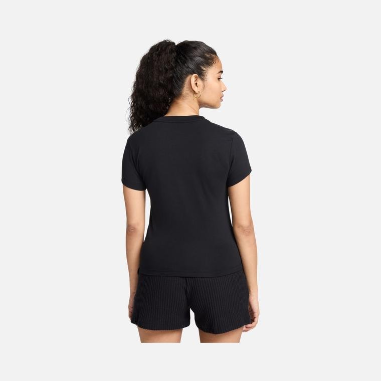 Nike Sportswear Essentials Chill Knit Short-Sleeve Kadın Tişört