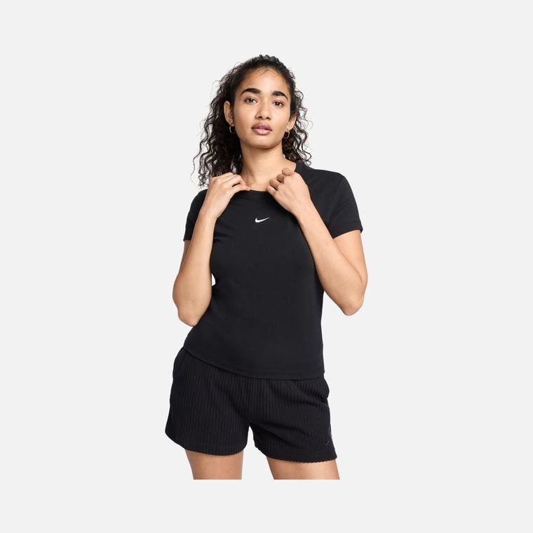 Nike Sportswear Essentials Chill Knit Short-Sleeve Kadın Tişört