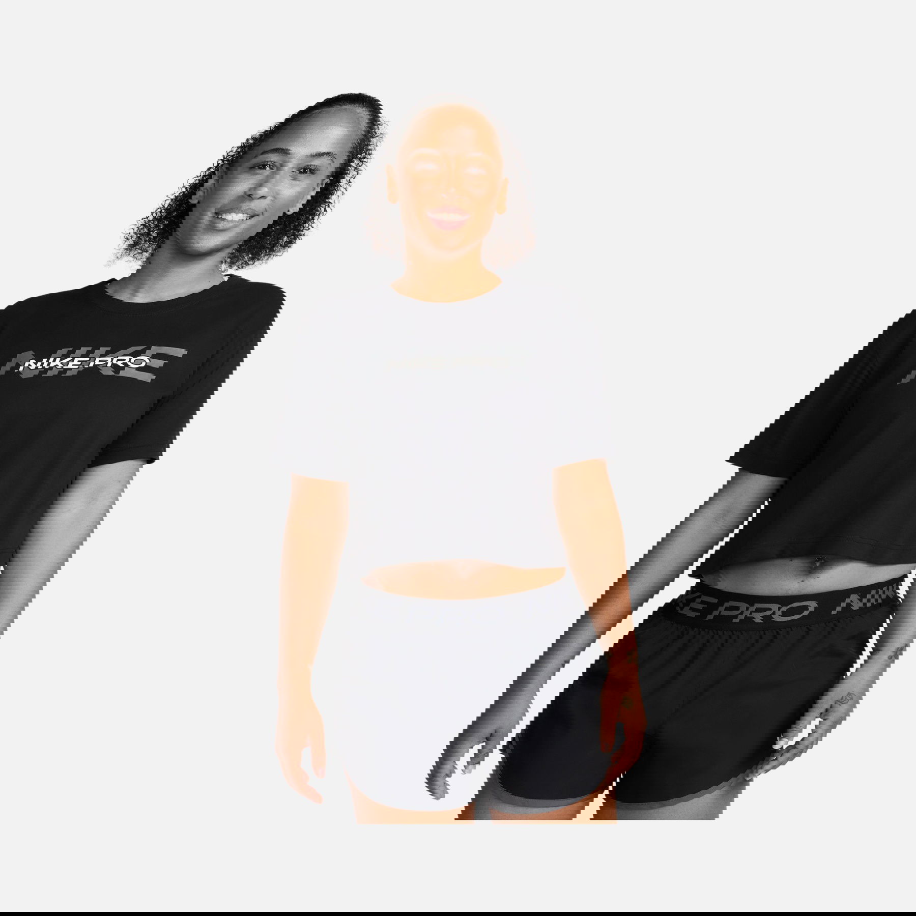  Nike Pro Graphic Cropped Training Short-Sleeve Kadın Tişört